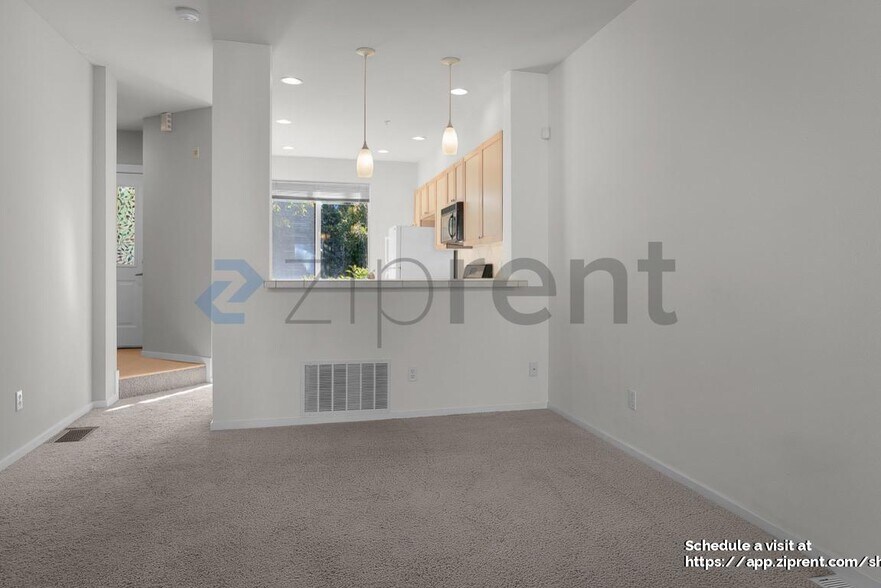 Building Photo - 10813 124th Ave NE