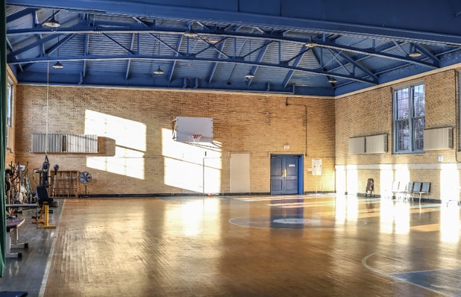 Building Photo - 523 N Bertrand St