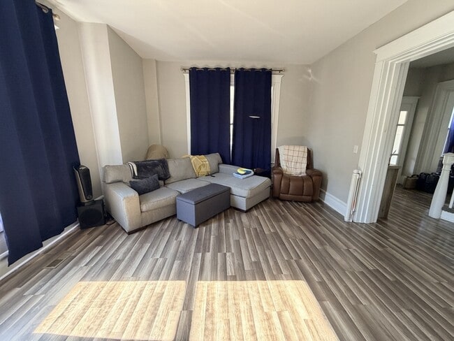 Building Photo - 124 Linden Ave