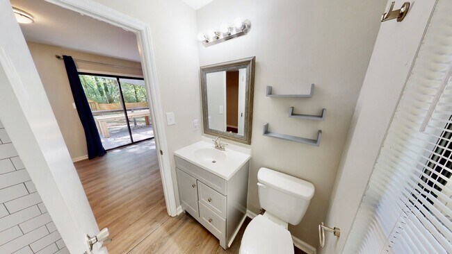Building Photo - 5012 Glenview Ct