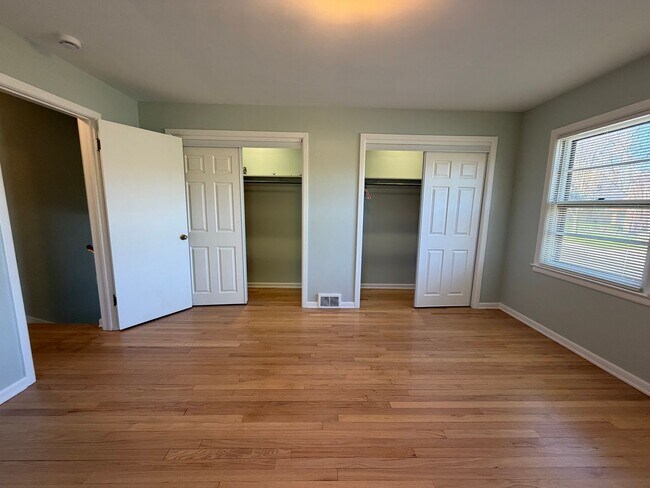 Building Photo - Charming Updated 3-Bedroom in the Heart of Alger Heights