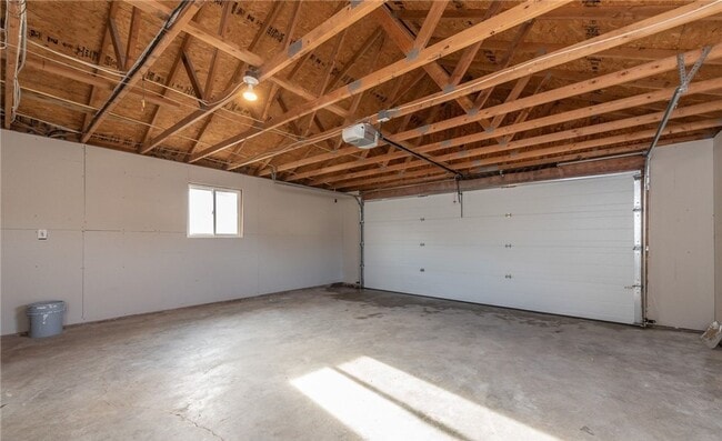 Building Photo - Contemporary rambler in Kent Station!