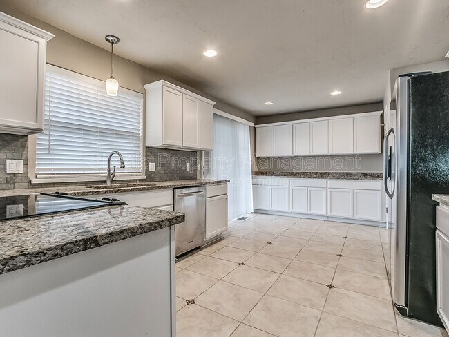 Building Photo - 10824 Admiral Dr