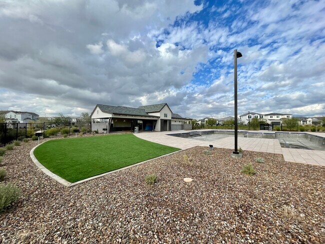 Building Photo - 4826 E Helena Dr