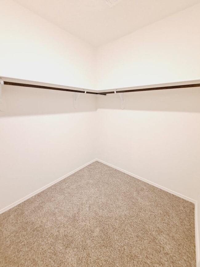 Building Photo - Energy Efficient Home 3bed 2 bath in Huning.