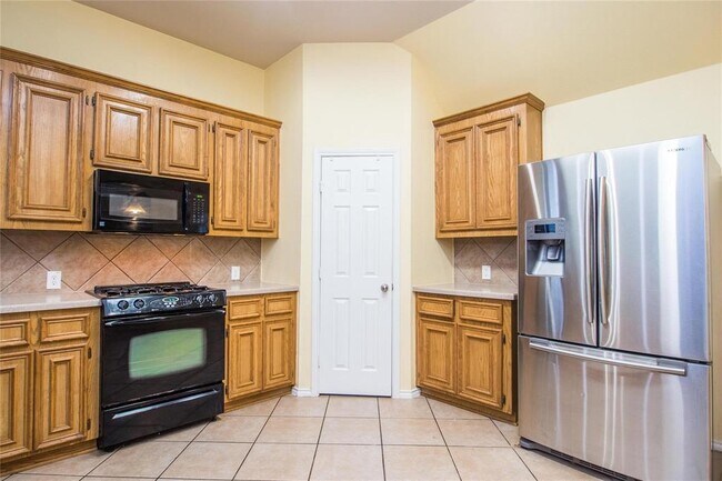 Building Photo - 8847 Distant Woods Dr