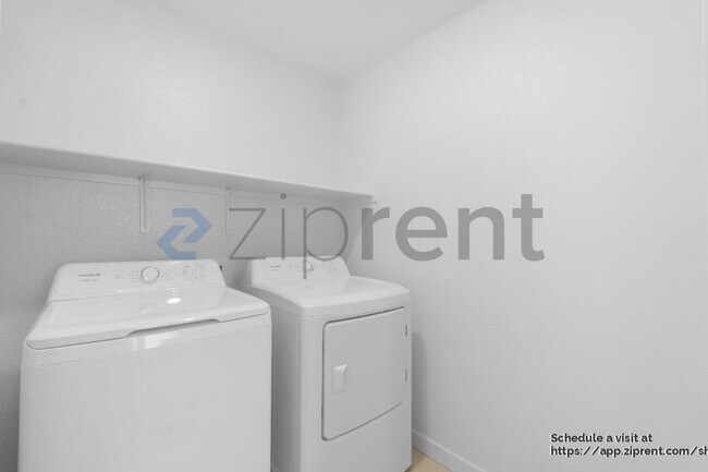 Building Photo - 10365 Bayson Wy