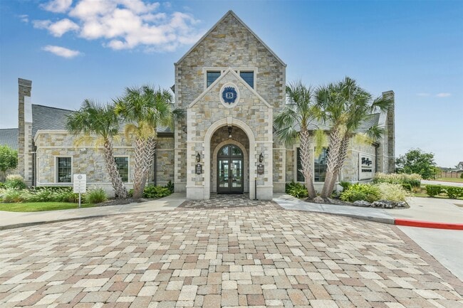 Building Photo - 15775 Cairnwell Bend Dr