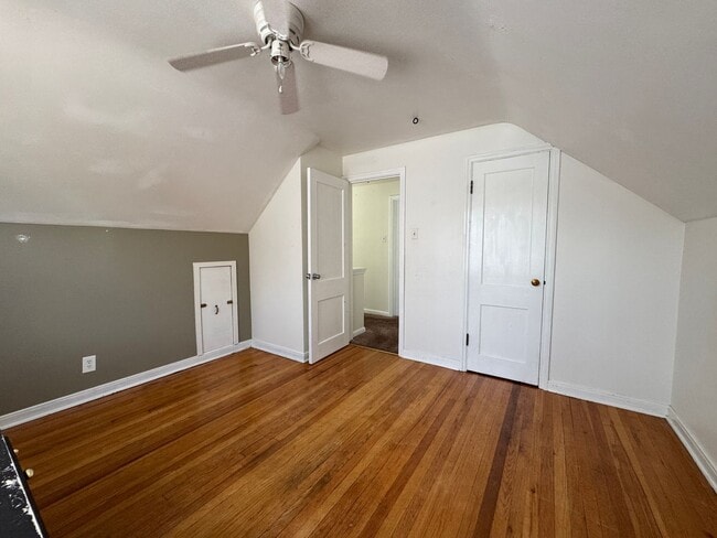 Building Photo - Adorable 3 Bedroom Home Near Lincoln Park!