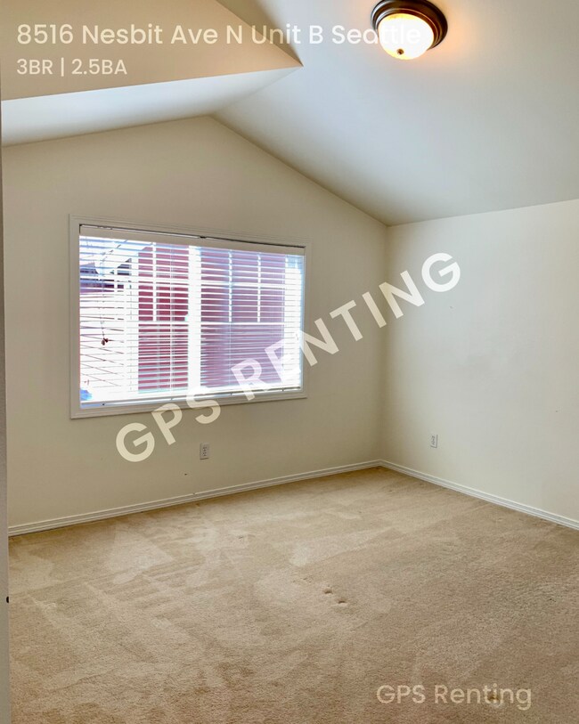 Building Photo - Beautiful N. Seattle 3 story townhouse wit...
