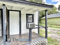 Building Photo - 1005 Pine Ave