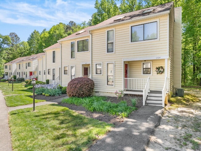 Building Photo - 1701 Early Settlers Rd