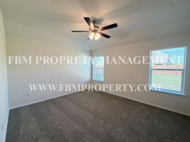 Building Photo - 369 Thoroughbred St