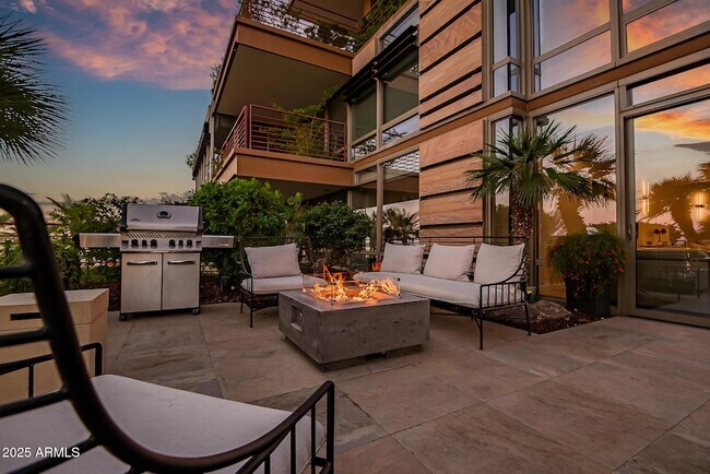 Building Photo - 7167 E Rancho Vista Dr