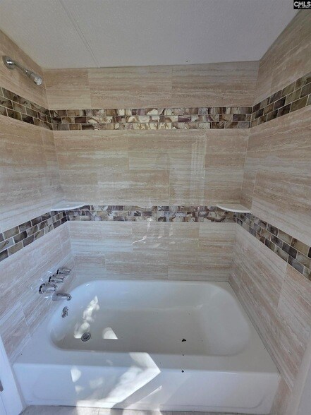 Building Photo - 714 Windy Rd