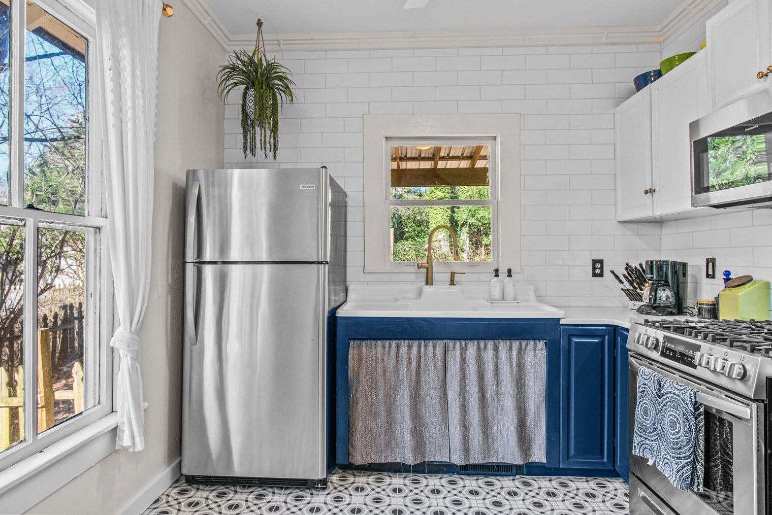 Building Photo - 133 Lenoir Ave