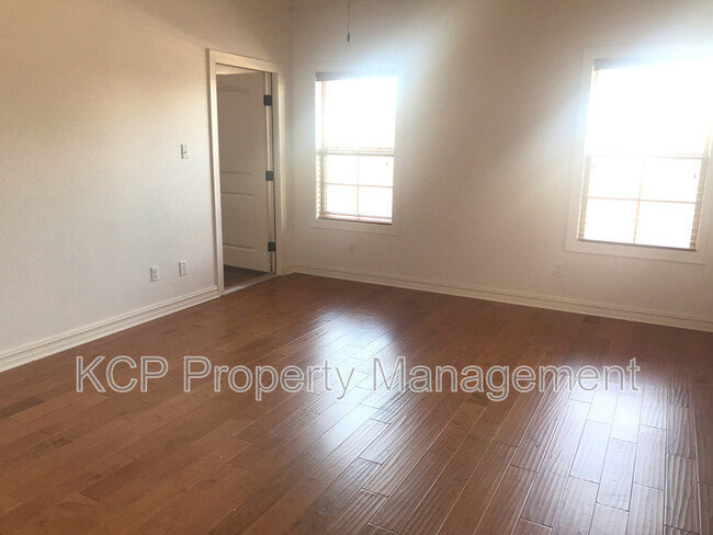 Building Photo - 8105 Cisterna Way