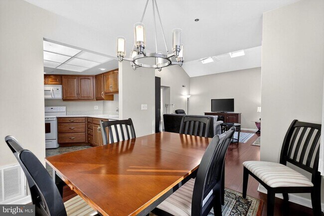 Building Photo - 406 Margit Ct