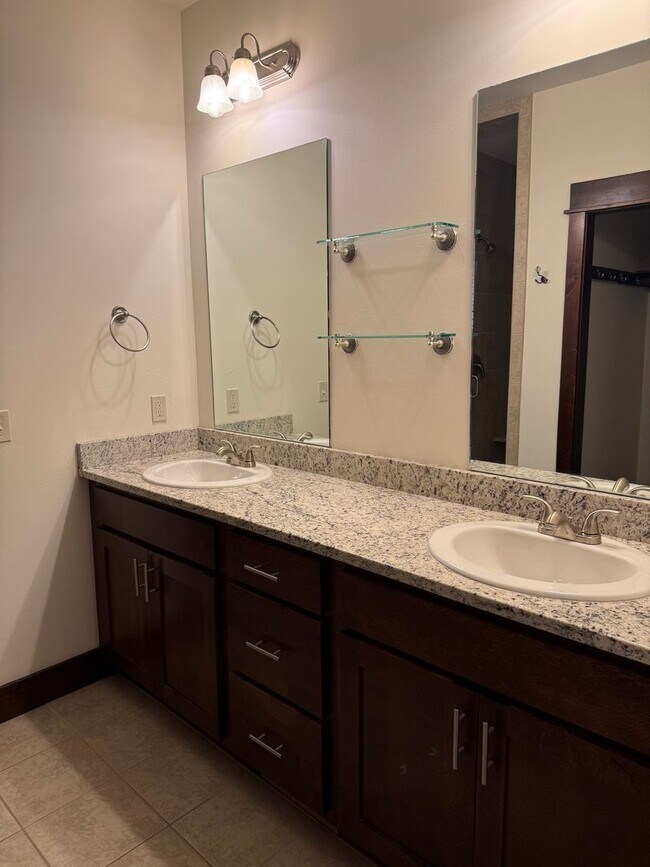 Building Photo - 5 bedroom 2.5 Bath home in Bozeman with at...