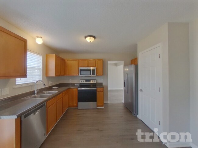 Building Photo - 142 Quiet Grove Dr