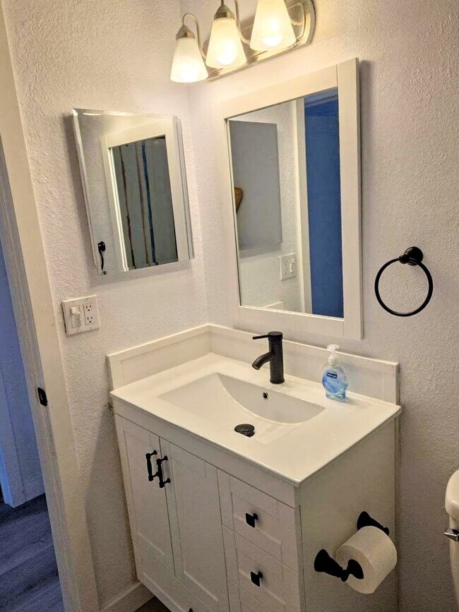 Building Photo - 28 Alcira Ct