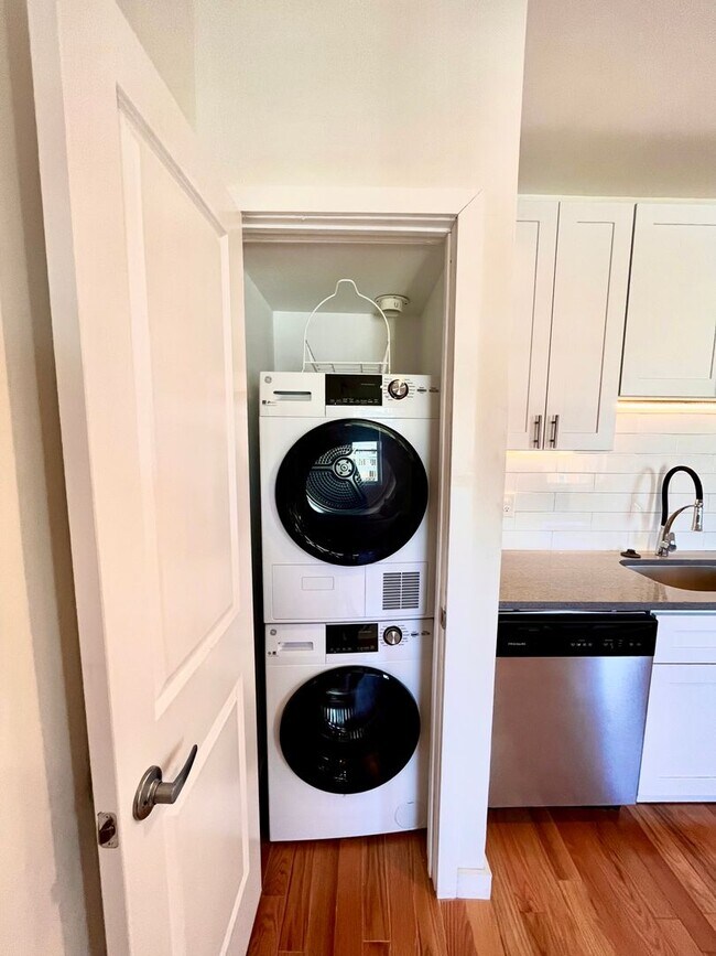 Building Photo - Beautiful 1 bedroom in great location in fishtown