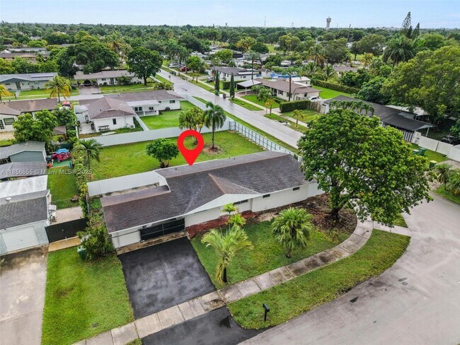 Building Photo - 1621 NW 13th Ave