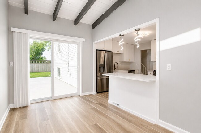 Building Photo - 7777 Ramsgate Cir S