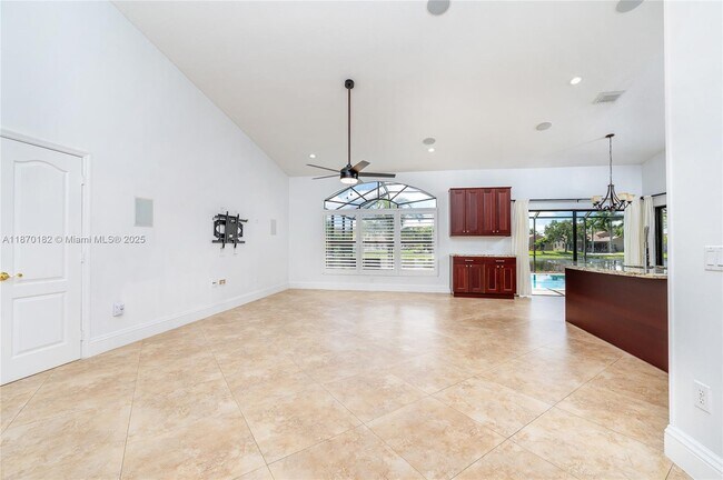 Building Photo - 721 NW 193rd Ave