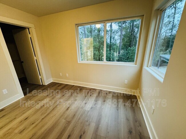 Building Photo - 136 Greentree Dr