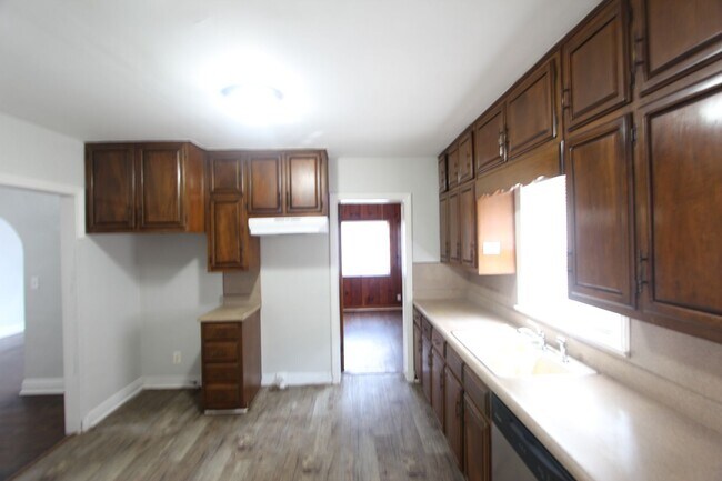 Building Photo - Belview Heights!! Cute! Cute! Cute!