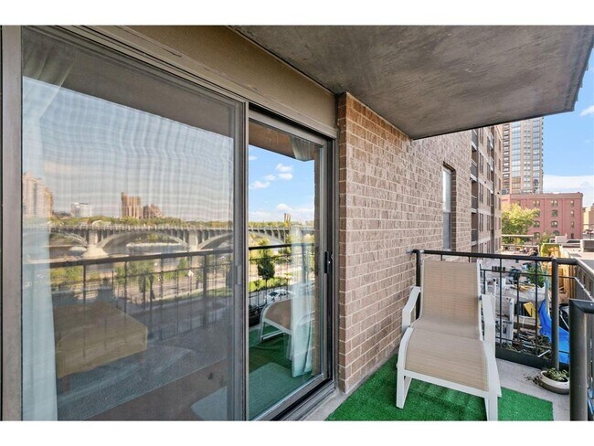 Building Photo - 401 S 1st St