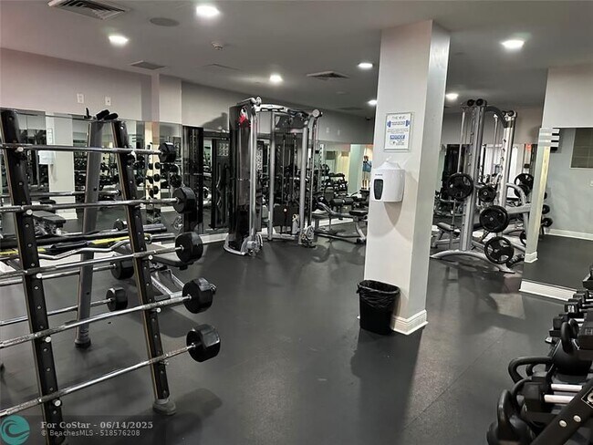Building Photo - 1250 S Miami Ave