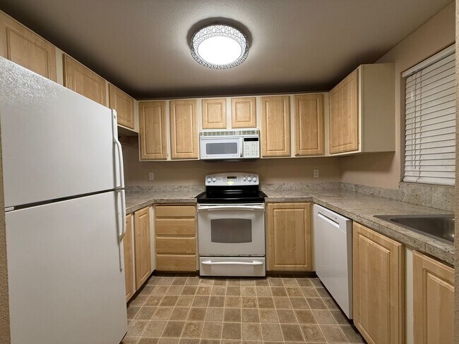 Building Photo - 2 Bed 1 Bath Kirkland