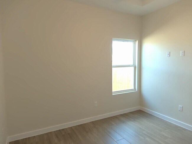 Building Photo - 5928 Heather Loop