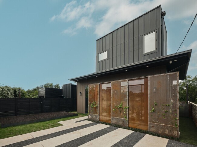 Building Photo - 412 Kemp St