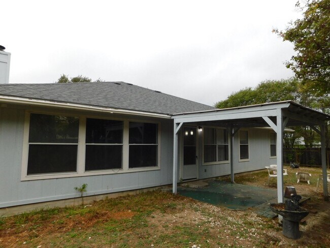 Building Photo - 1301 Leah Ln