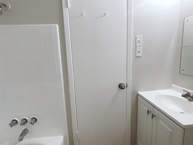 Building Photo - 11022 Concho St