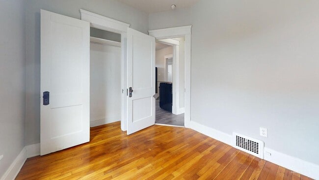 Building Photo - 2046 Wyandotte Ave