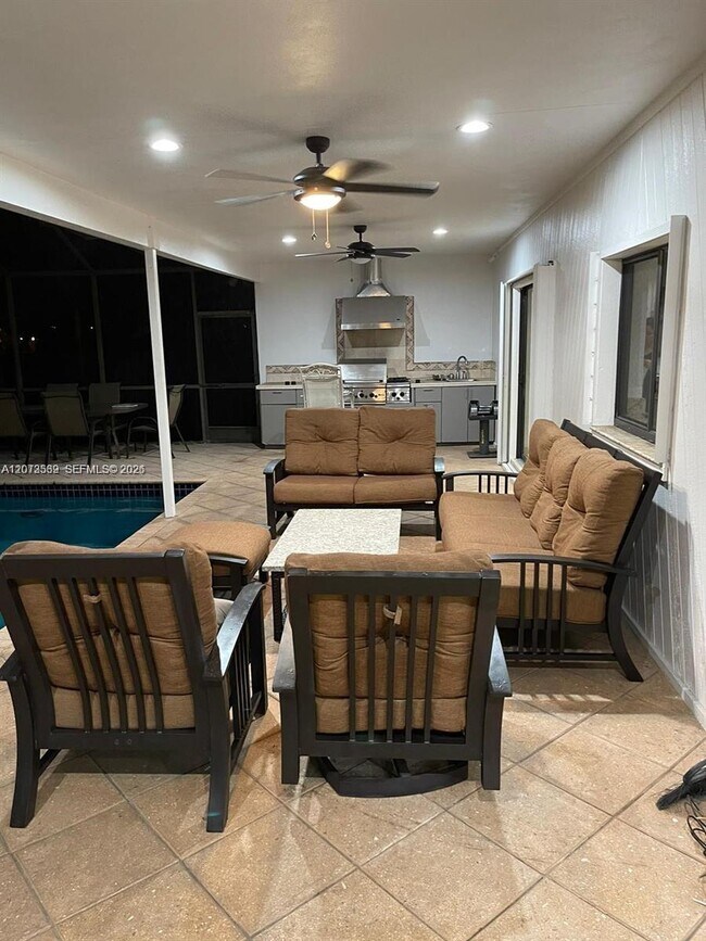 Building Photo - 612 Hibiscus Dr