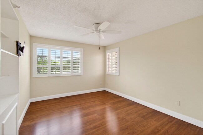 Building Photo - 157 Yacht Club Way