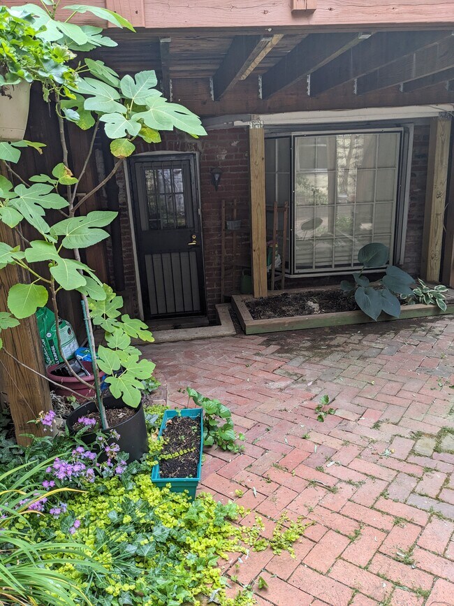 Building Photo - 110-112 12th St NE