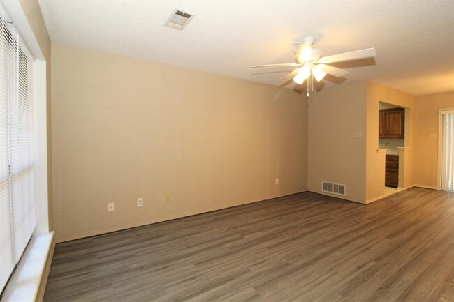 Building Photo - 5822 Gordon Ln