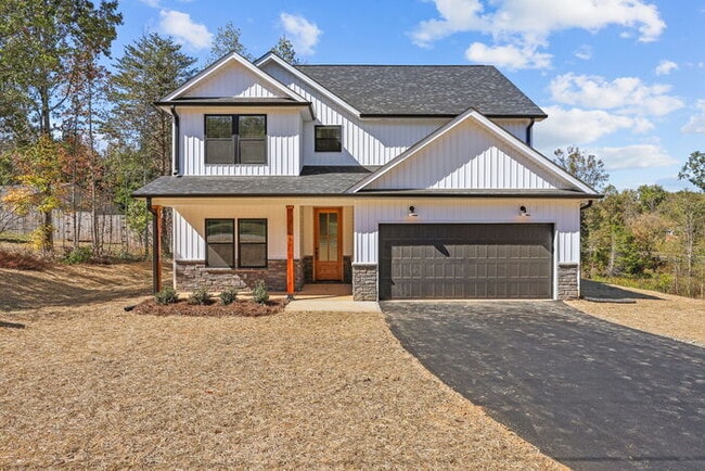 Building Photo - Stunning New Build!