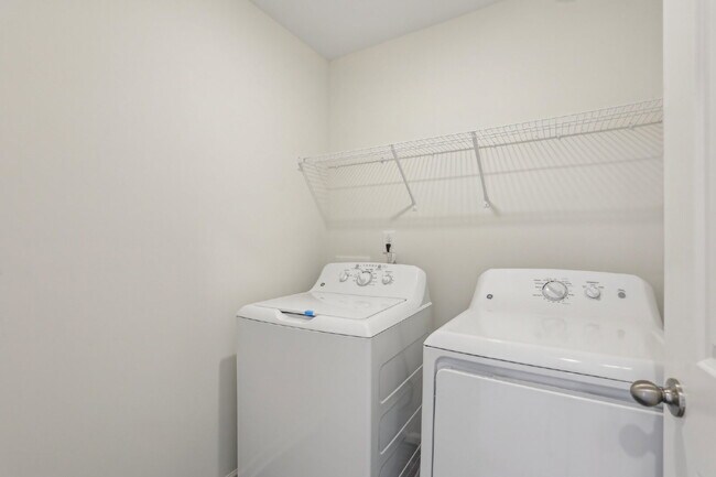 Building Photo - New Construction 4BR/3BA Duplex in Poinciana – Move-In Ready Rental