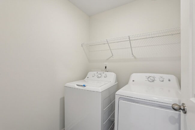 Building Photo - Stylish 3BR/2.5BA Home in Grey Hawk Community | $2,500/Month