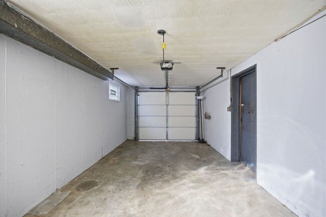 Building Photo - DELHI - Charming Brick Cape Cod 3-4 bed 1.5 bath.