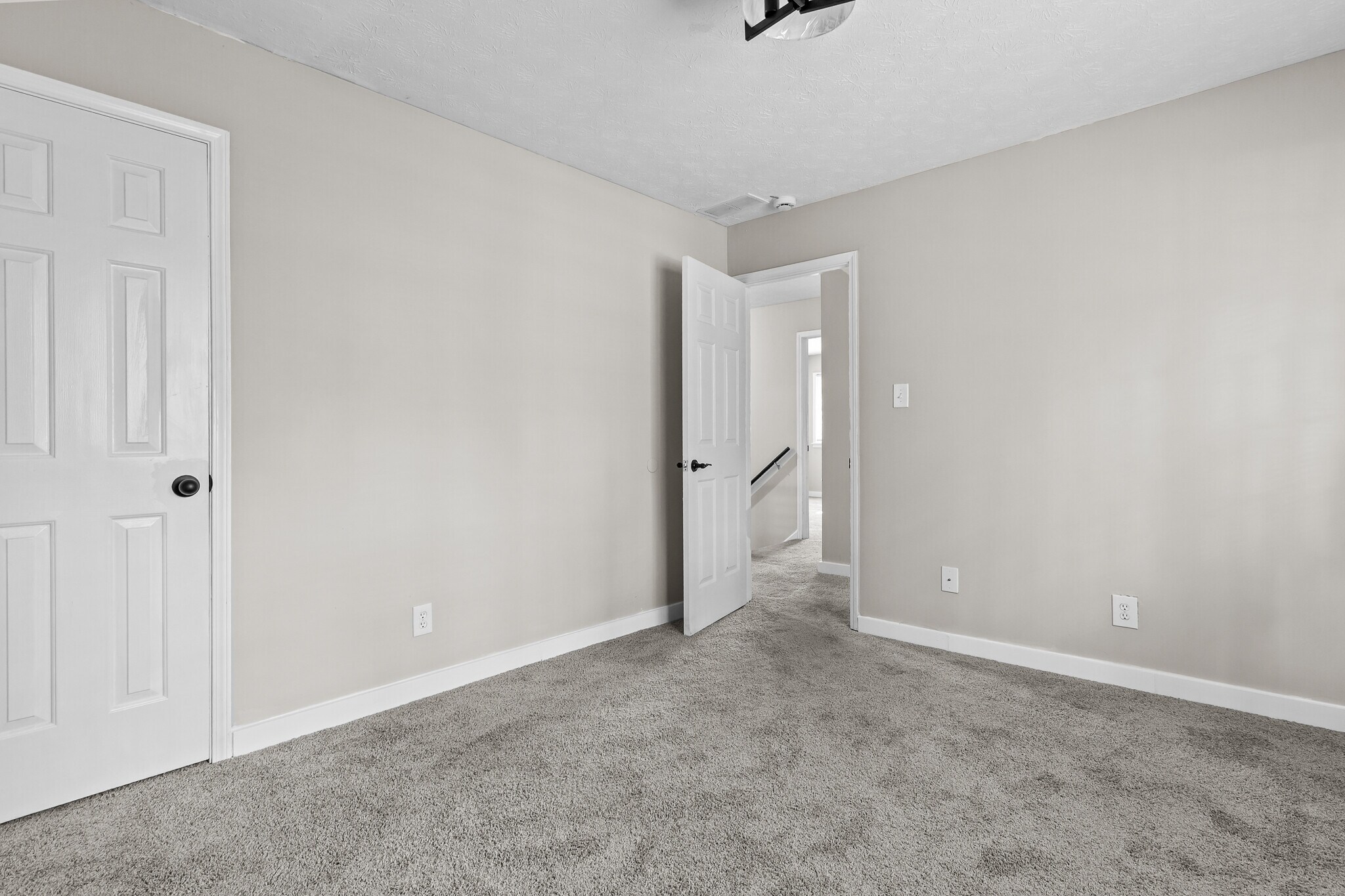 Building Photo - 800 Post Road Cir