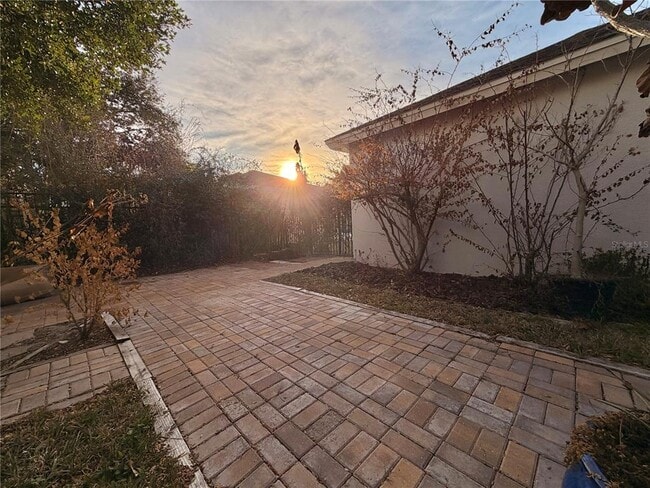 Building Photo - 16215 Bridgecrossing Dr