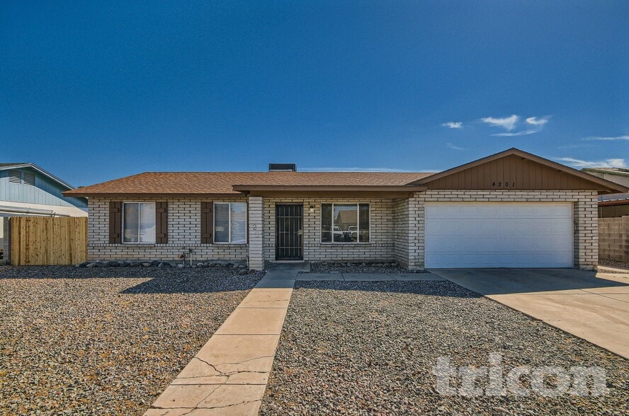 Building Photo - 4201 W Sunnyside Ave